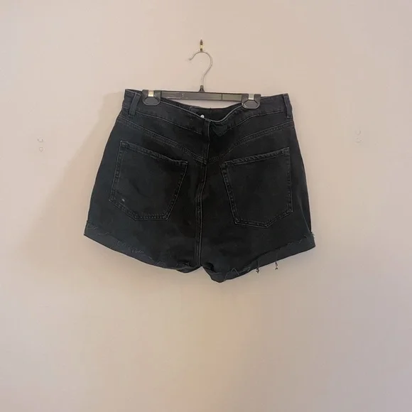 Dynamite High Rise Black Shorts - Picture 2 of 3